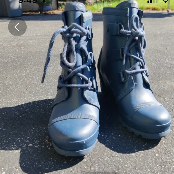 SOLD!!Sorel wedge very cool blue ankle size 8 rain boots - Picture 4 of 7